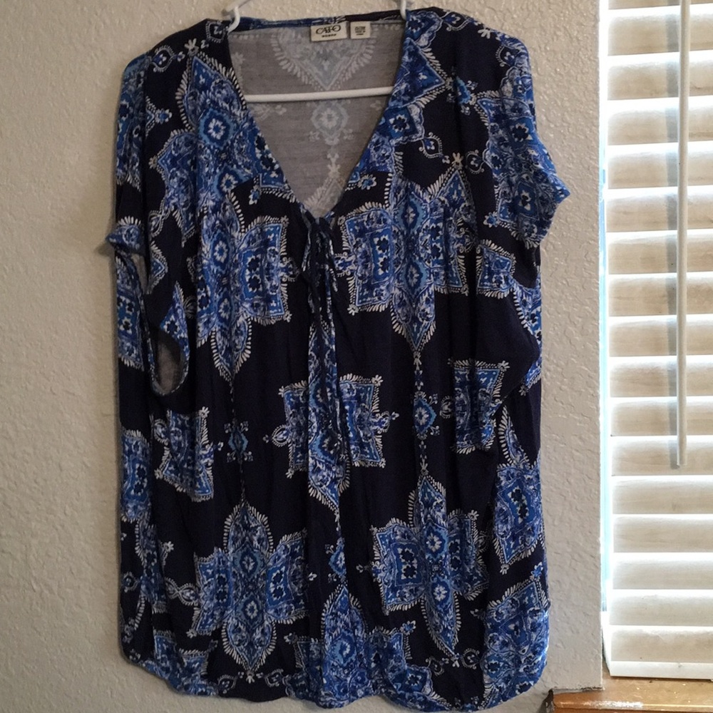 Blue cap sleeved shirt